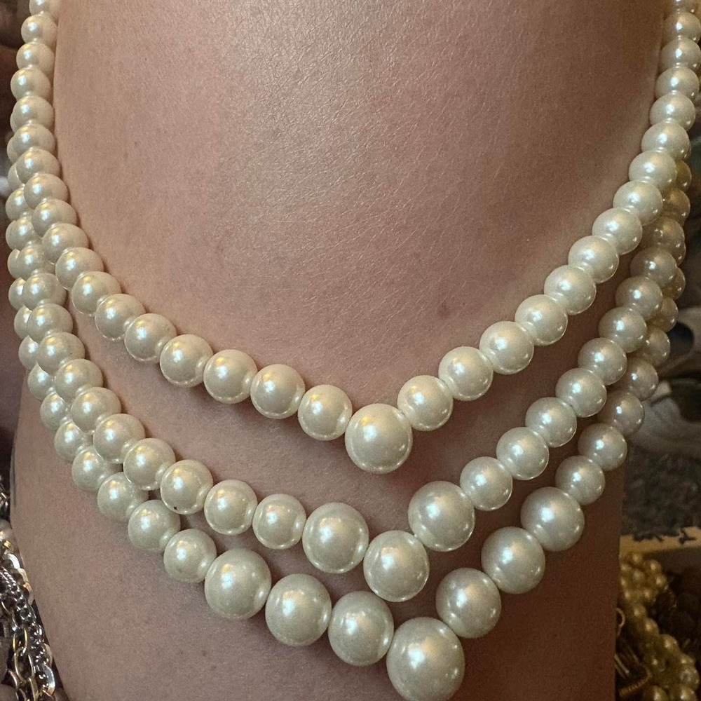 Graduated pearl necklace